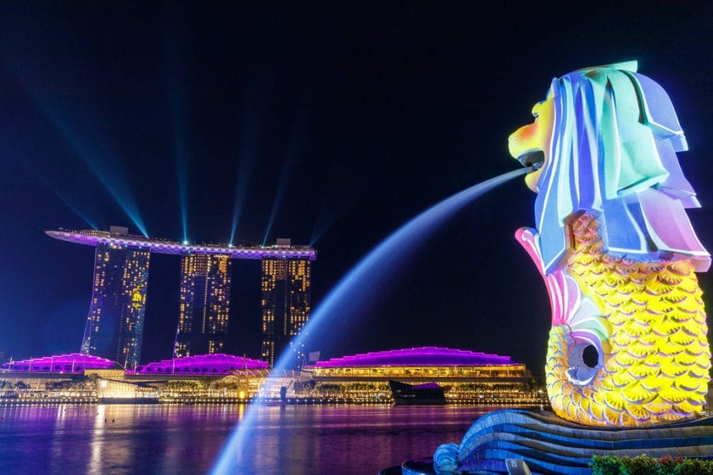 It's pretty much required for anyone who visits Singapore to pose a selfie or a photo with the Merlion