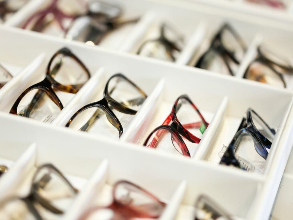 eyeglass outlets near me